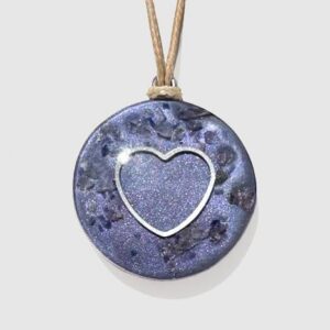 Orgonitanhänger „Herz“, Farbe lila, silbernes Herz